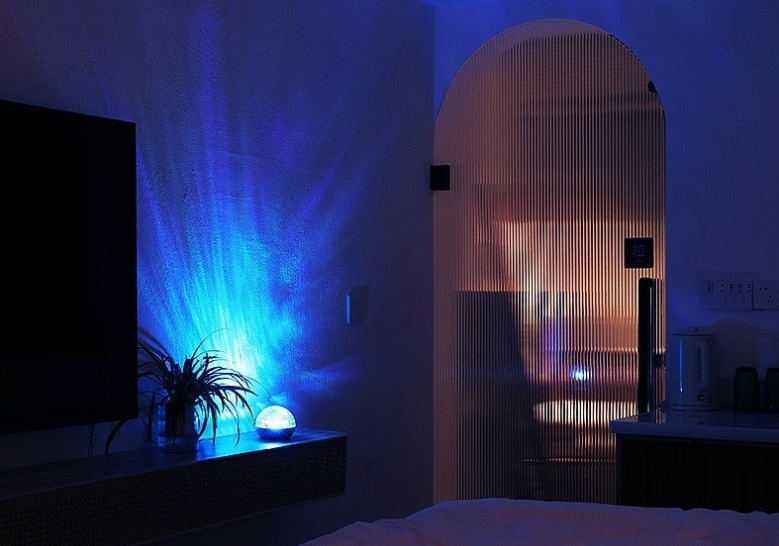 Water Ripple Night Light – 16-Color Rechargeable Ambient Lamp with Rotating Glow